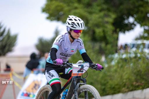 قهرمانی کشور بانوان بزرگسالان