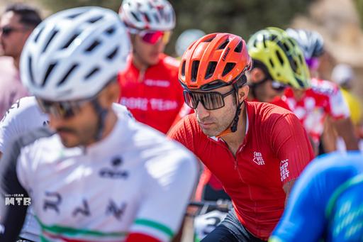 قهرمانی کشور اقایان بزرگسالان